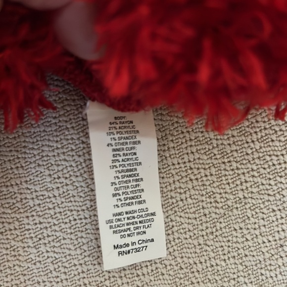 Soft Red gloves - Picture 2 of 2